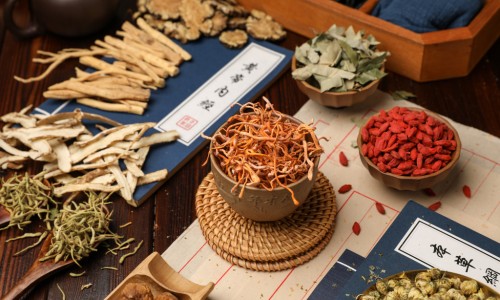 【吃了30个大蒜半】吃了三半蒜吃中药有影响吗女性 - 吃了三半蒜吃中药有影响吗网